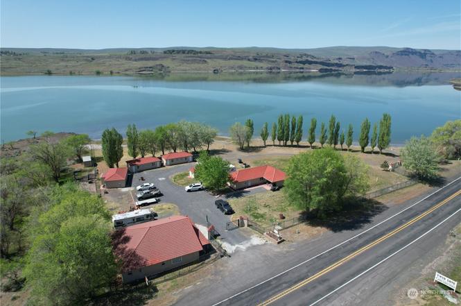 Twin Cove Cottages Aerial View of property